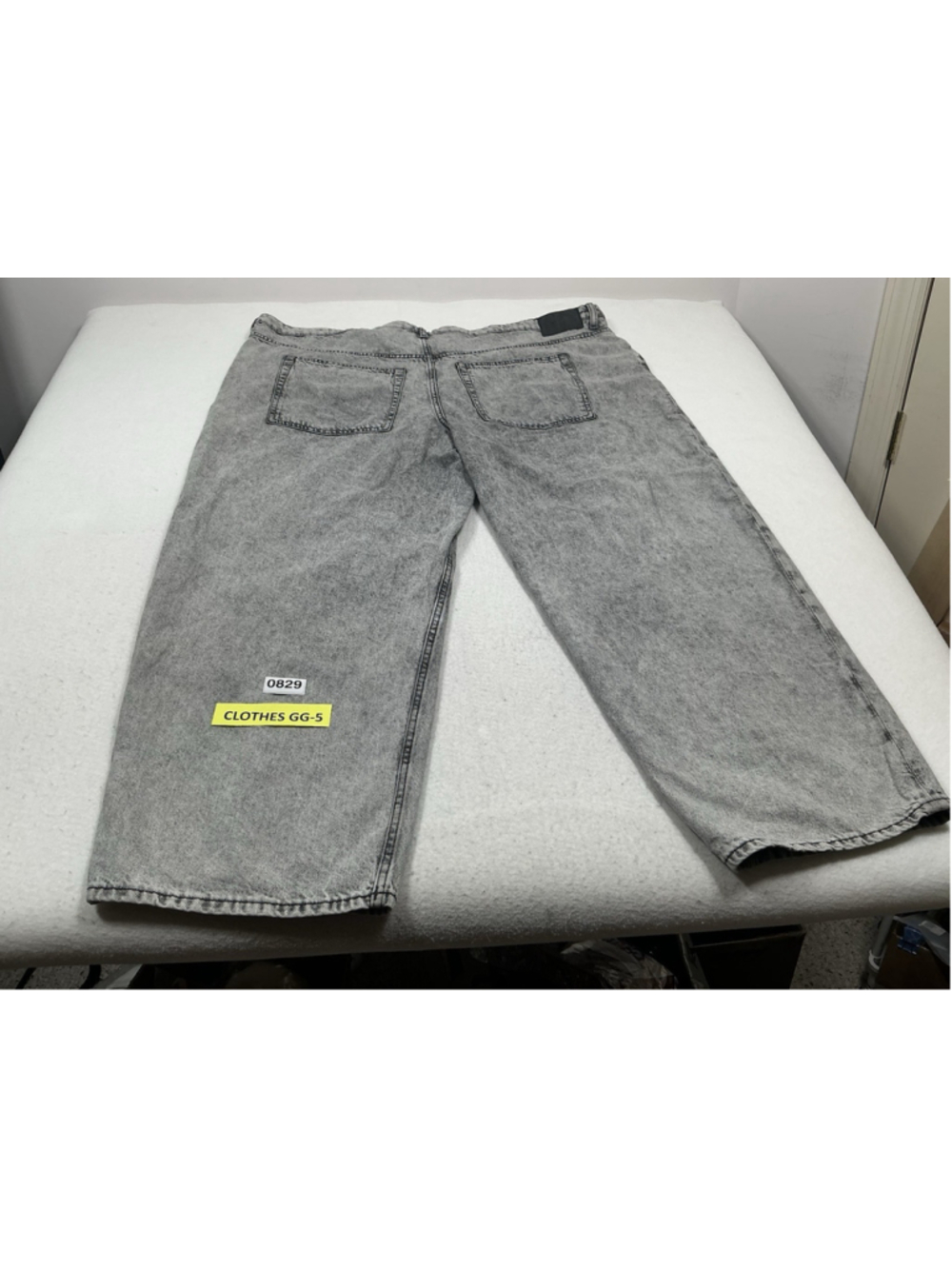 Womans H&M Baggy Loose Fit black Acid Wash Straight Denim Jeans 26 plus size - Picture 2 of 8
